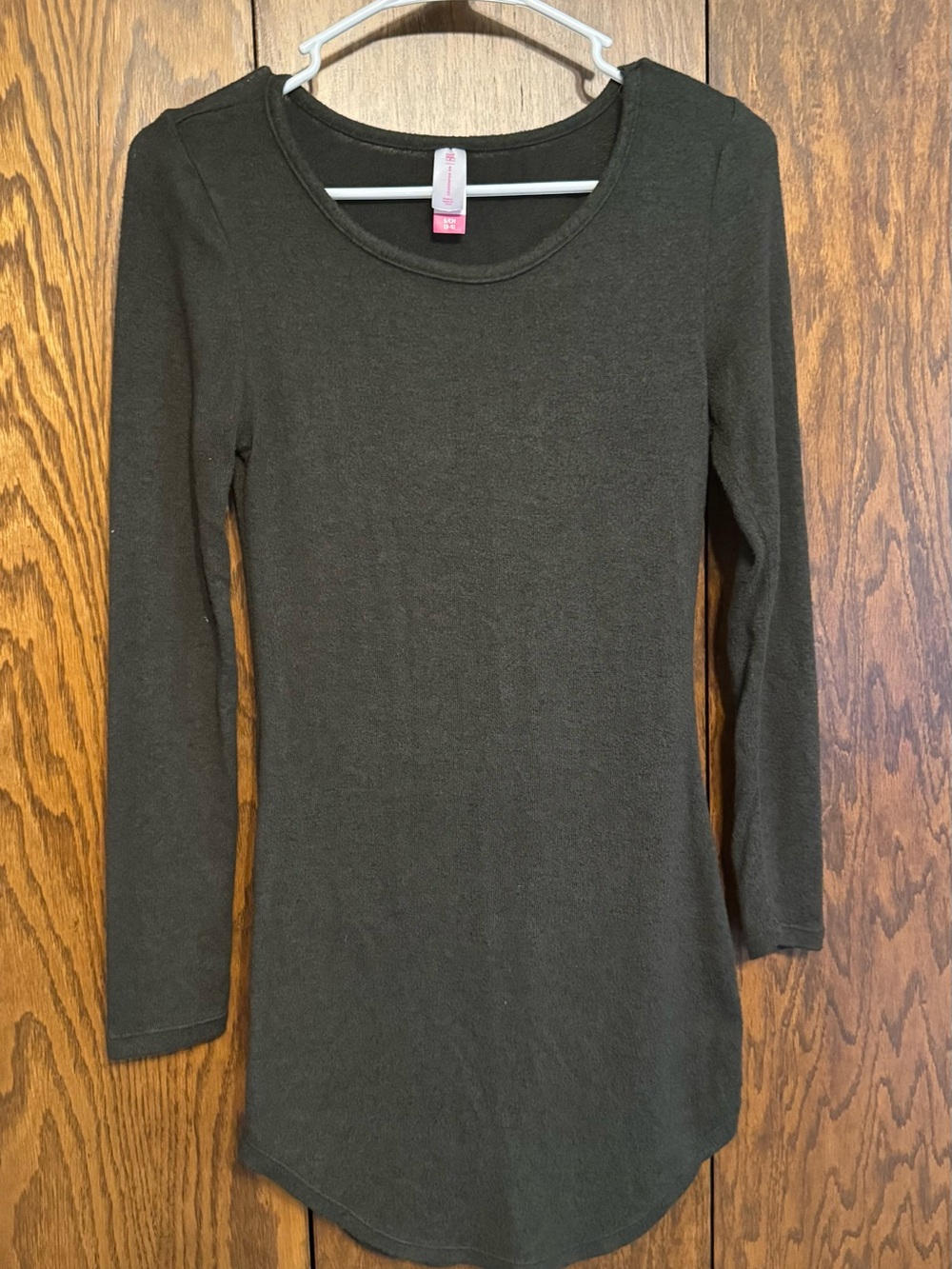 No Boundaries Olive Green Long Sleeve Scoop Neck Top